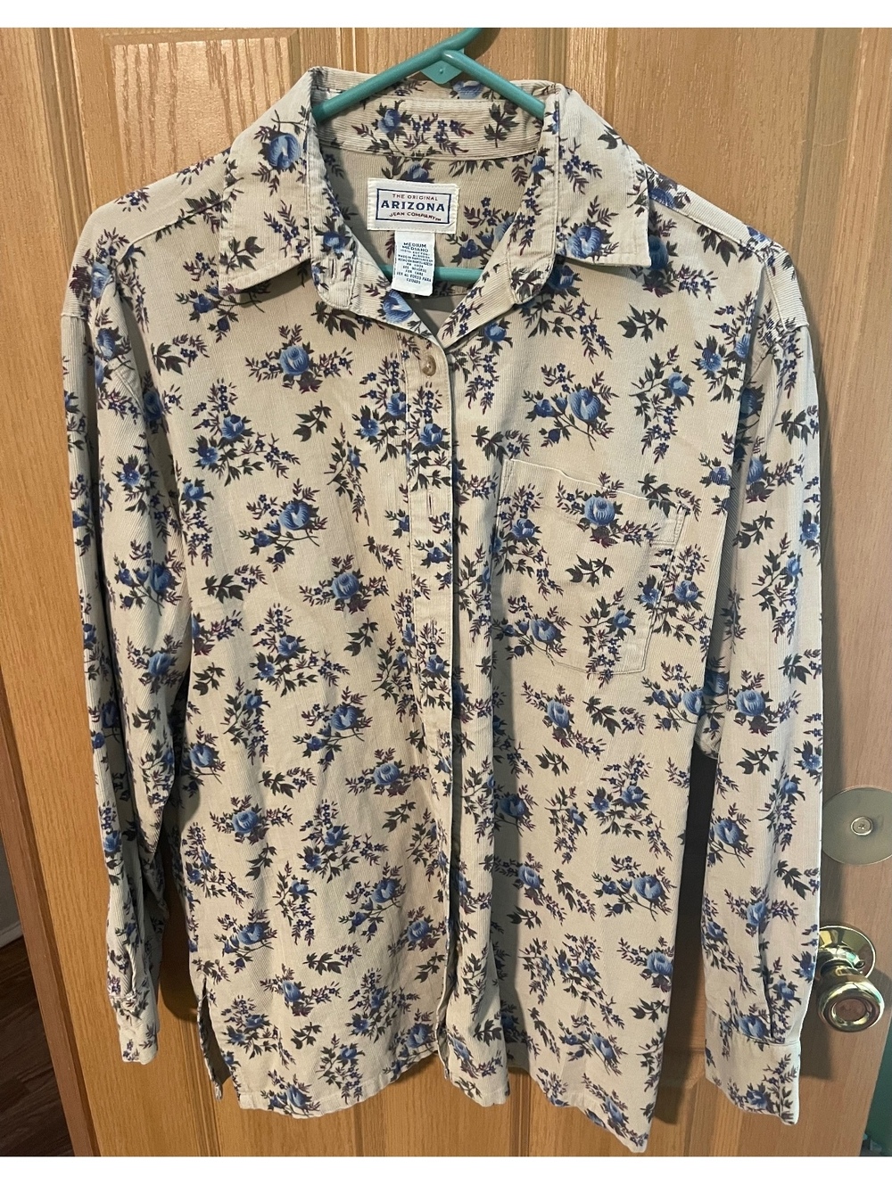 Arizona Jean Co Beige Blue Floral Button up size med